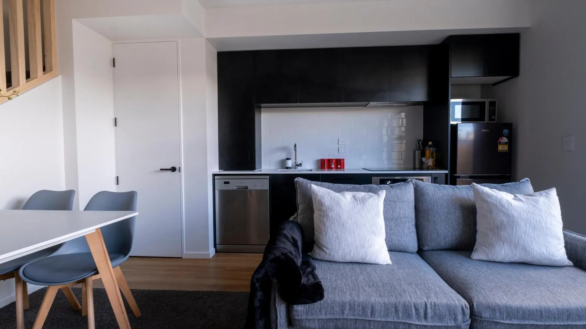 Luxury 2 Bed Townhome In Cbd كريستتشيرش شقة