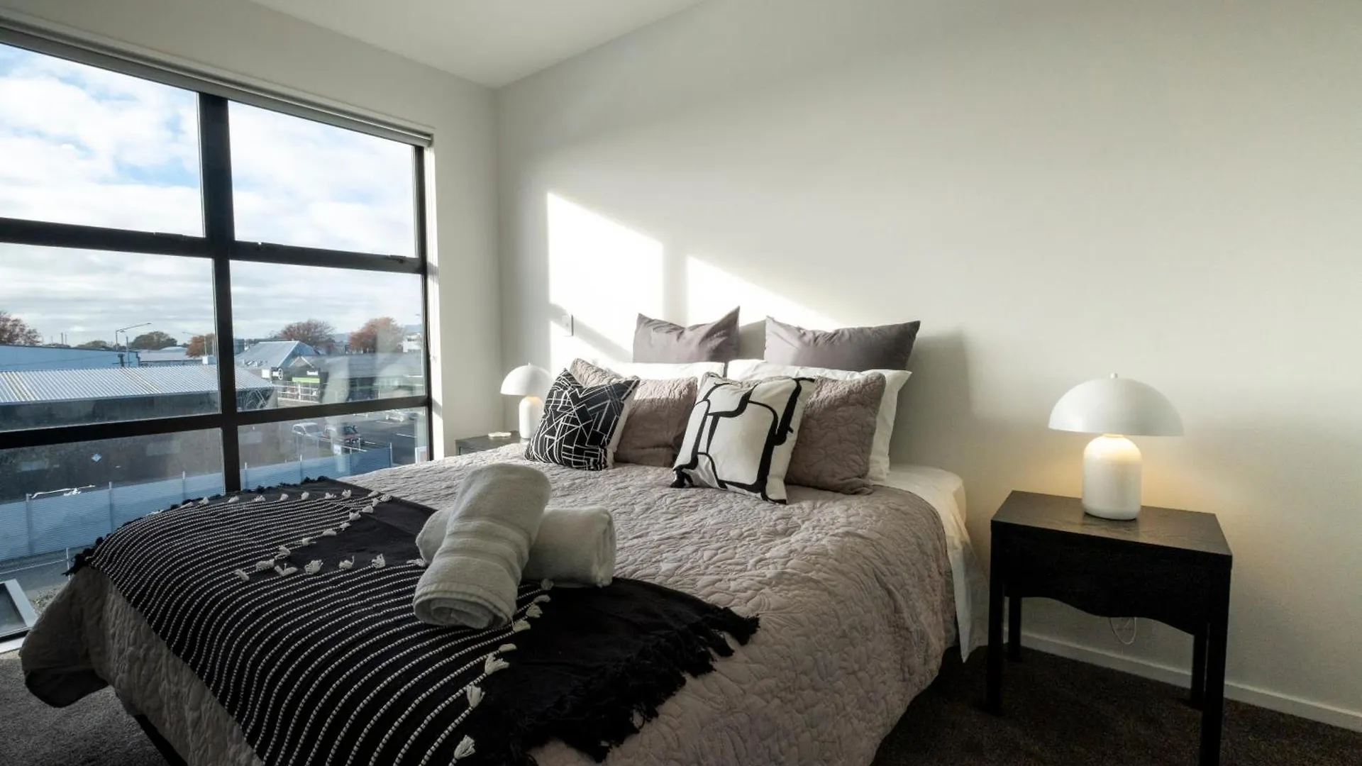Luxury 2 Bed Townhome In Cbd كريستتشيرش