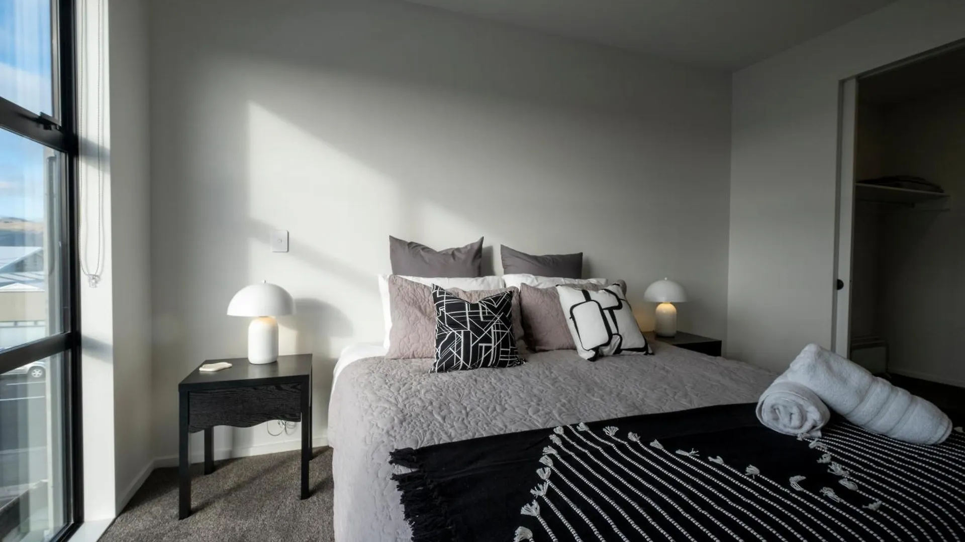Luxury 2 Bed Townhome In Cbd كريستتشيرش شقة