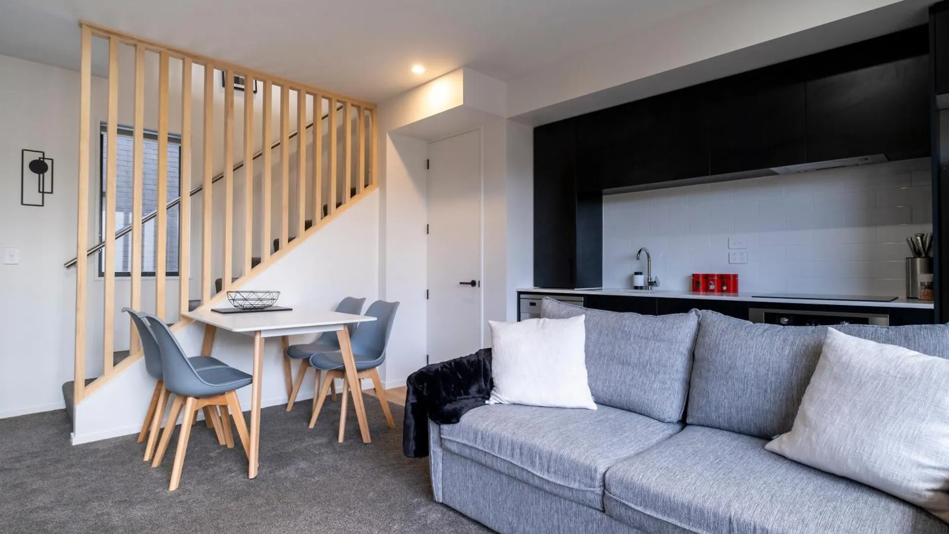 Luxury 2 Bed Townhome In Cbd كريستتشيرش شقة